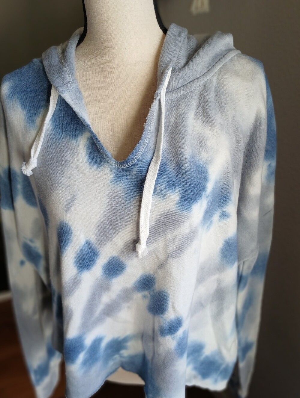 Blue Tie-Dye Hooded Crop Women's Sweatshirt